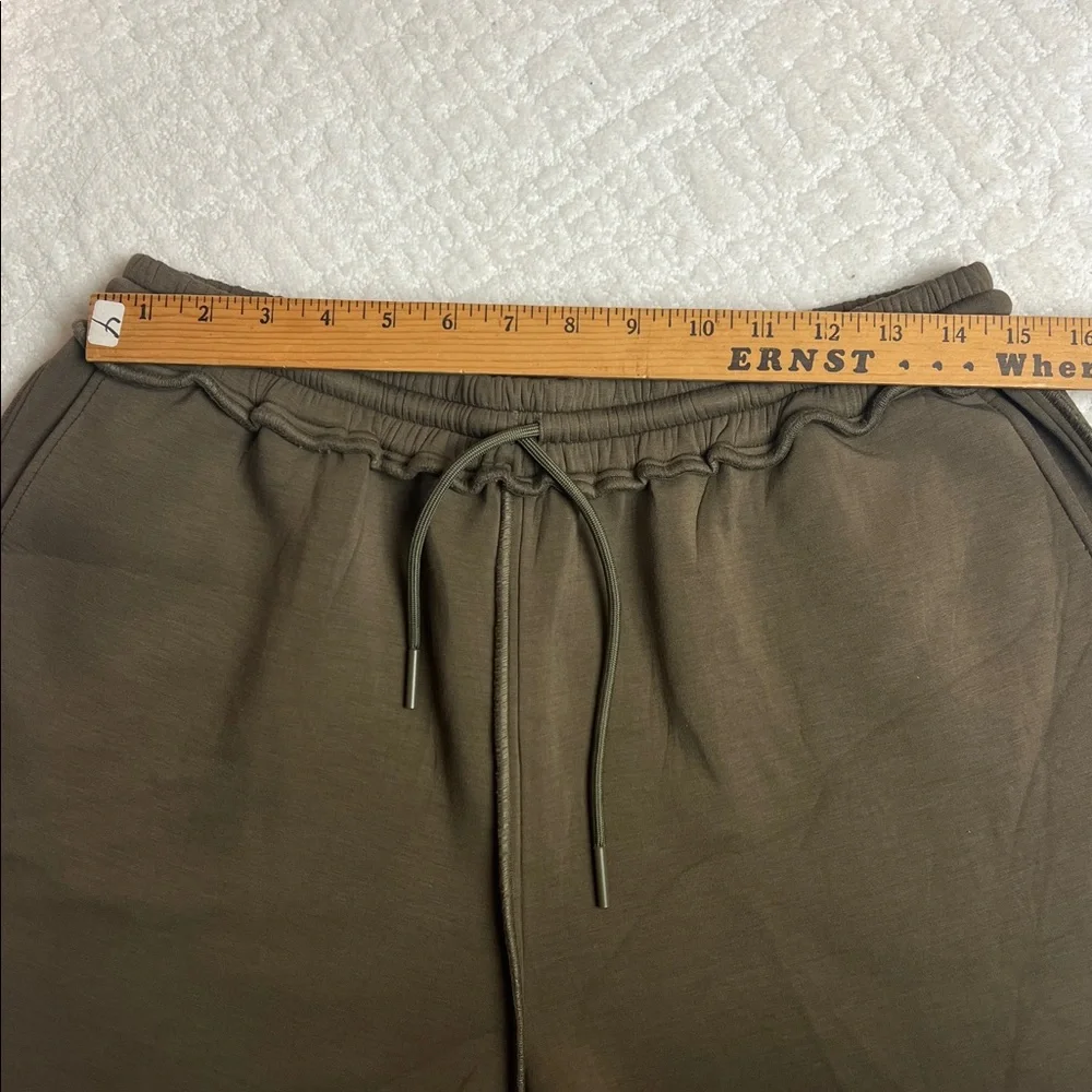 New! Devon Windsor Olive Steele Short with drawstring and pockets large - Picture 8 of 12